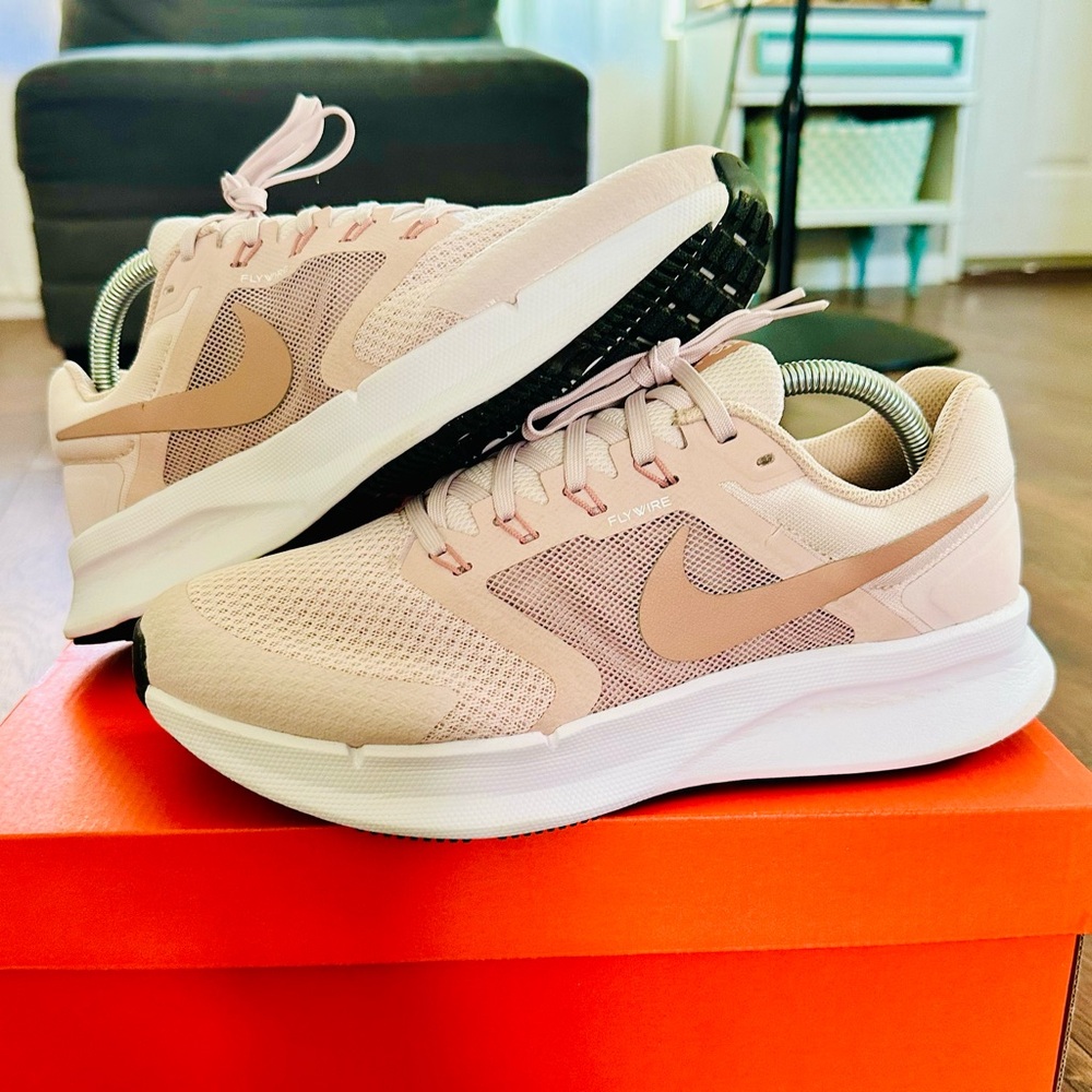 Nike Run Swift 3, women’s size 10.